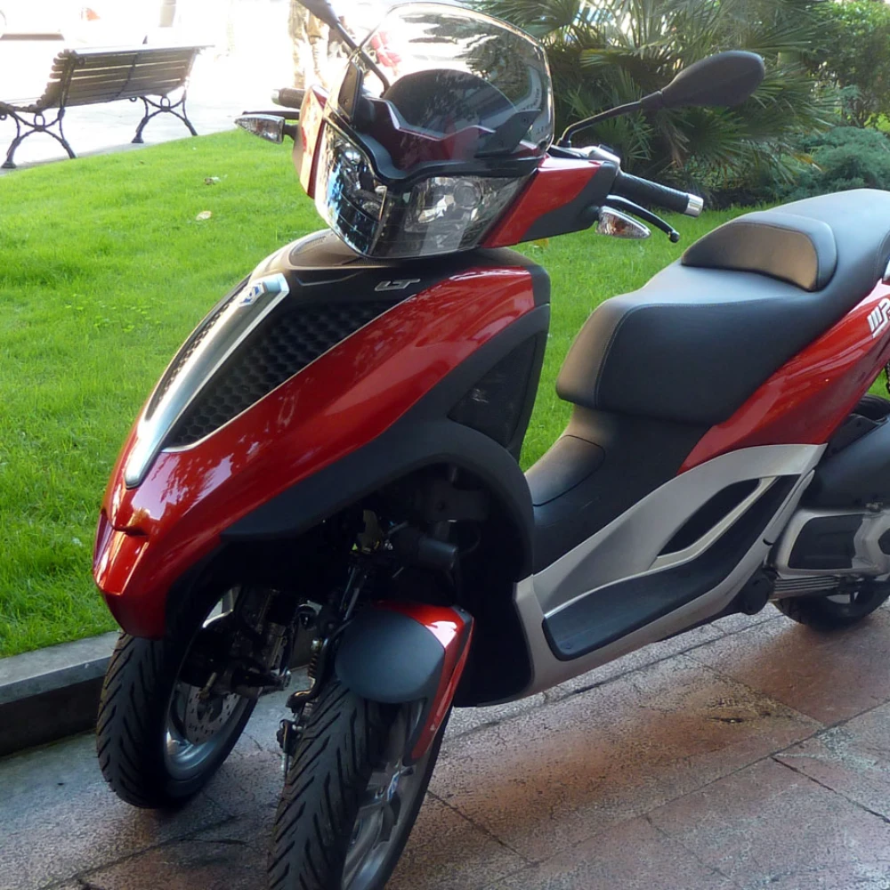 Piaggio MP3 Yourban 300 und 300 LT (Dreirad-Roller)